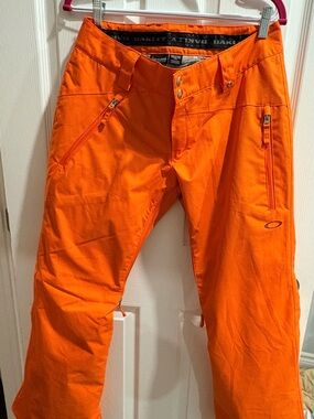 Oakley Womans Bright Orange Cargo Snow Pants. Women’s medium. Like new condition